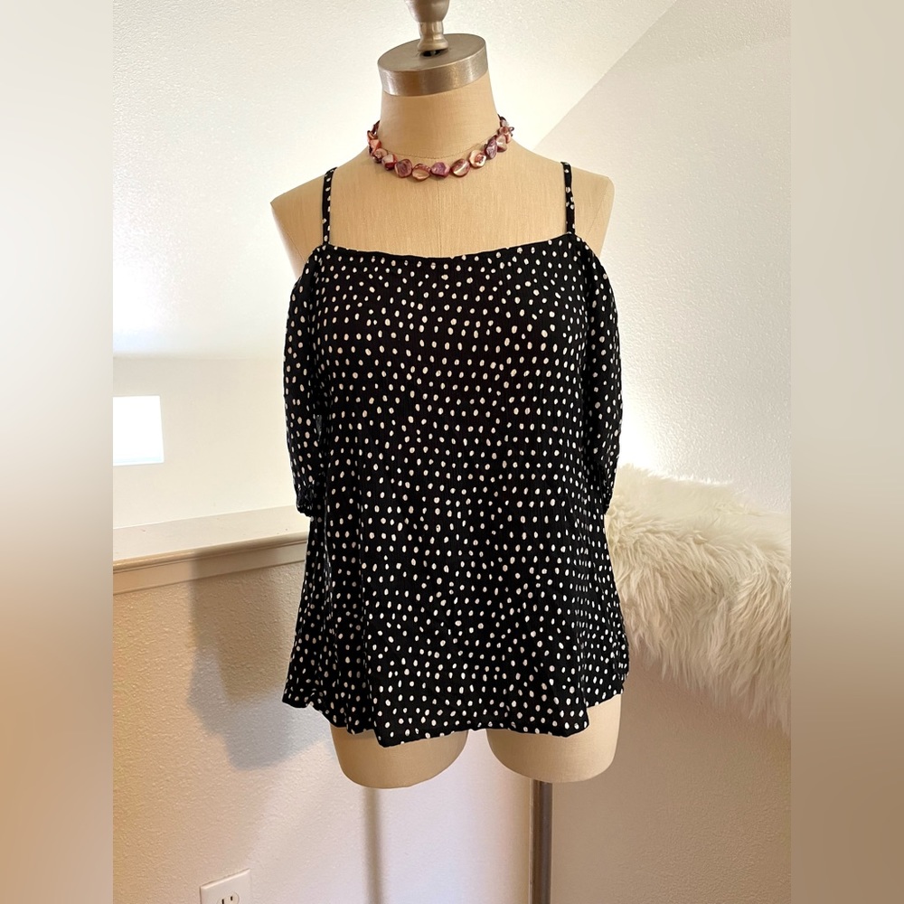 NWT M Black Billabong Cold Shoulder Soft Top